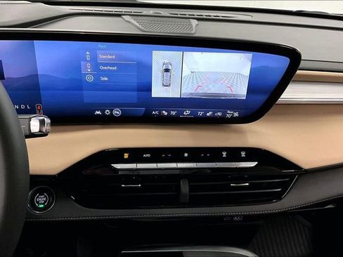 Used 2025 Buick Enclave Preferred w/ Power Package image 25