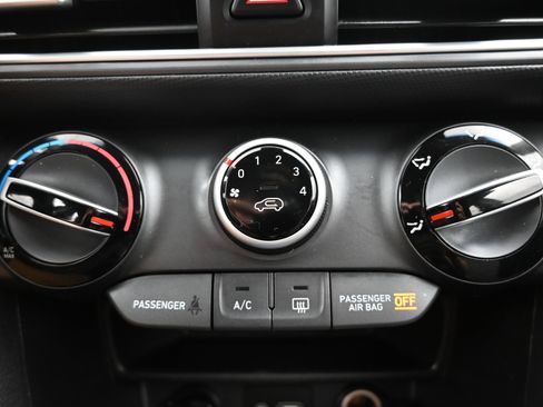 Used 2021 Hyundai Kona SE AWD/4WD image 16