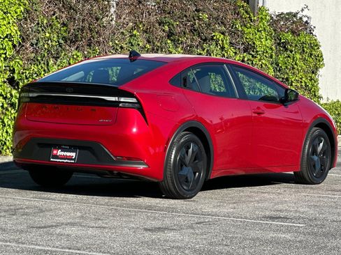 Used 2026 Toyota Prius SE image 4