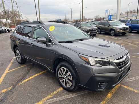 Used 2020 Subaru Outback Premium image 3