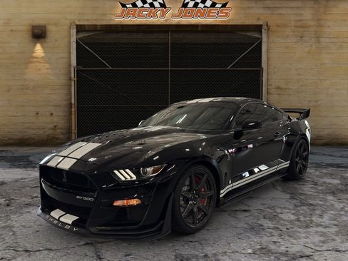 Used 2020 Ford Mustang Shelby GT500 w/ Carbon Fiber Track Pack RWD image 2