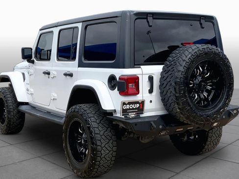 Used 2018 Jeep Wrangler Unlimited Sahara AWD/4WD image 12