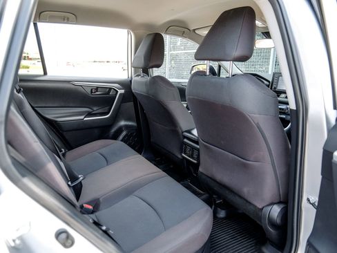 Used 2022 Toyota RAV4 LE AWD/4WD image 32