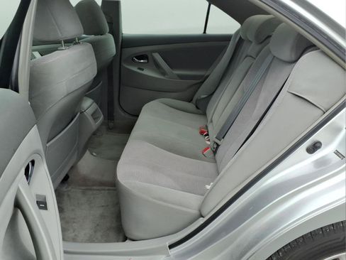 Used 2010 Toyota Camry LE FWD image 14