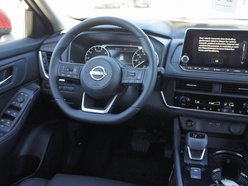 Certified 2024 Nissan Rogue SV w/ SV Premium Package AWD/4WD image 12
