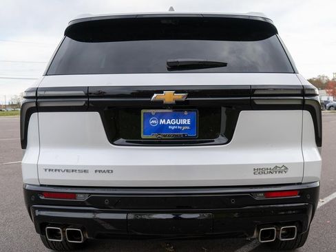 Used 2025 Chevrolet Traverse High Country image 7