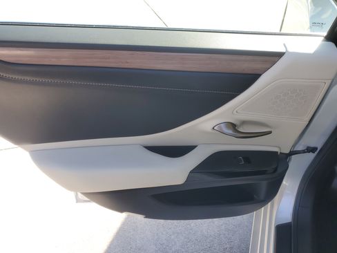 Used 2025 Lexus ES 350 ES 350 w/ Premium Package image 19