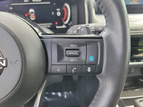 Used 2024 Nissan Rogue SL FWD image 23