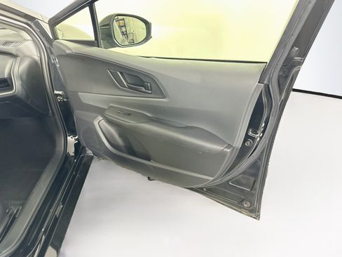 Used 2024 Toyota Prius LE FWD image 31