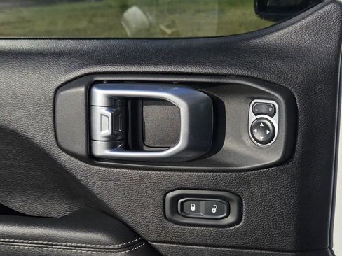 Used 2020 Jeep Gladiator Overland image 27