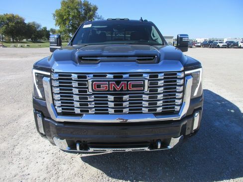 New 2026 GMC Sierra 3500 Denali w/ Denali Reserve Package image 12