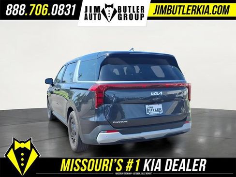 Used 2026 Kia Carnival FWD image 4