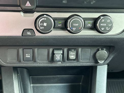 Used 2019 Toyota Tacoma SR5 RWD image 31