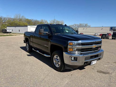 Used 2018 Chevrolet Silverado 2500 LT AWD/4WD image 2