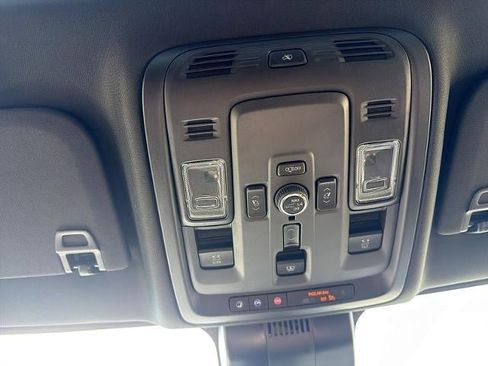 Used 2025 GMC Yukon AT4 Ultimate w/ LPO, Illumination Package AWD/4WD image 35