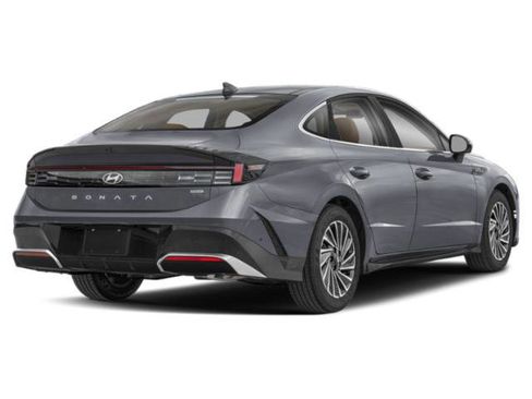 Used 2025 Hyundai Sonata Limited FWD image 2