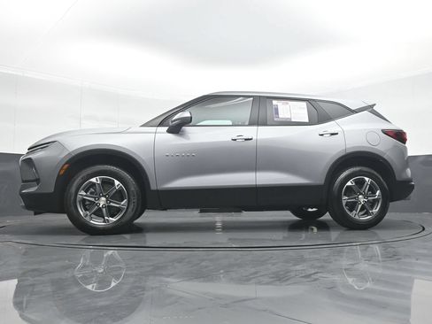 Used 2025 Chevrolet Blazer LT FWD image 28
