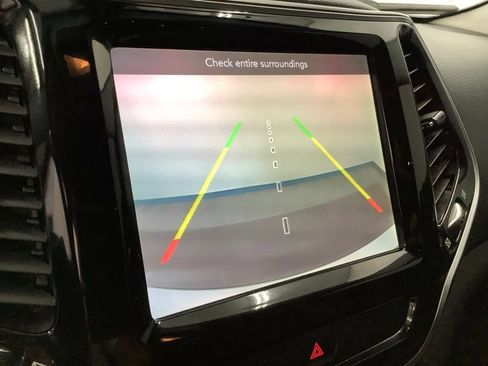 Used 2019 Jeep Cherokee Limited AWD/4WD image 19
