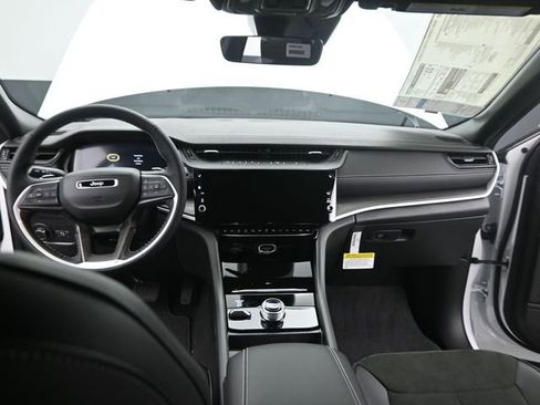 New 2026 Jeep Grand Cherokee Altitude image 23