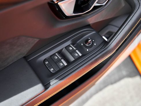 Used 2022 Lamborghini Urus image 31