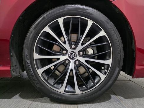 Used 2018 Toyota Camry SE image 25