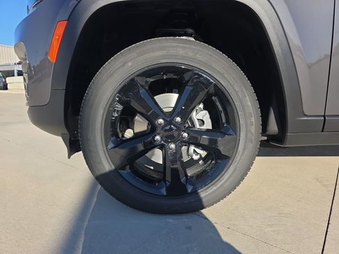 New 2025 Jeep Grand Cherokee Laredo image 29