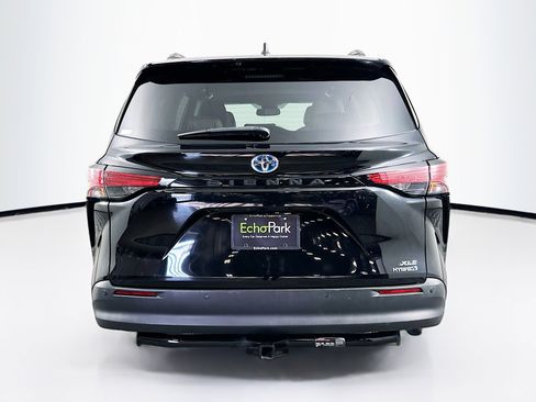 Used 2021 Toyota Sienna XLE w/ XLE Plus Package image 7