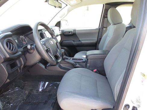 Used 2017 Toyota Tacoma SR w/ SR Convenience Package image 7