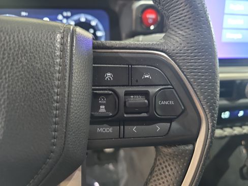 Used 2025 Toyota Tacoma TRD Sport AWD/4WD image 18