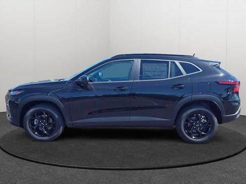 New 2026 Chevrolet Trax LT w/ Driver Confidence Package FWD image 2