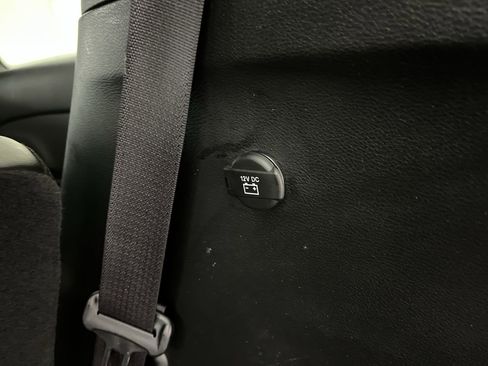 Used 2025 Chrysler Pacifica Select image 29