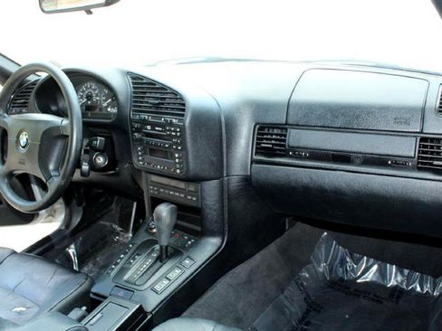 Used 1999 BMW 323i Convertible image 11