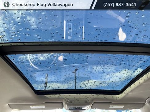 Used 2025 Volkswagen Atlas SE image 23