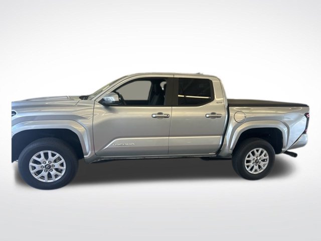 Used 2024 Toyota Tacoma SR5 AWD/4WD image 5