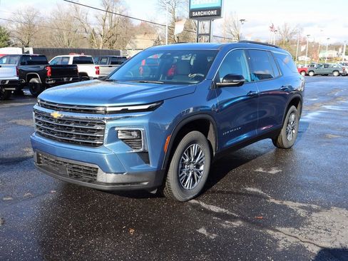 Used 2025 Chevrolet Traverse LT w/ Driver Confidence Package image 27