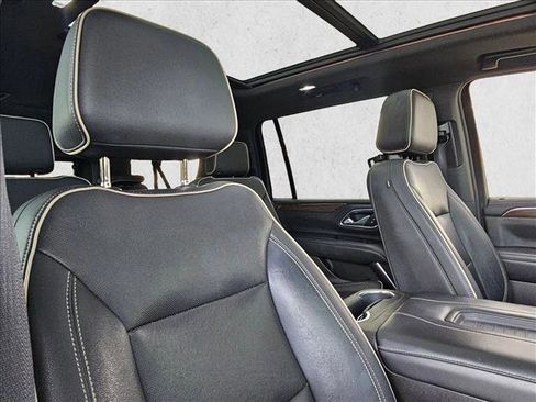 Used 2021 Chevrolet Suburban Premier w/ Premium Package image 23