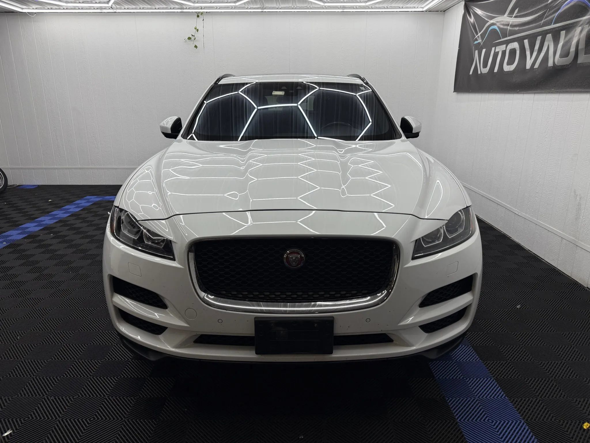 Used 2018 Jaguar F-PACE Premium AWD/4WD image 4