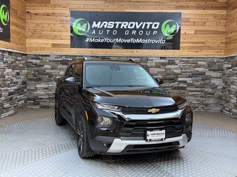 Used 2023 Chevrolet TrailBlazer LT w/ Convenience Package FWD image 2