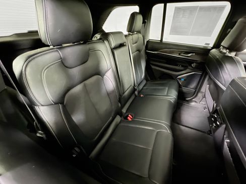 Used 2022 Jeep Grand Cherokee Overland AWD/4WD image 27