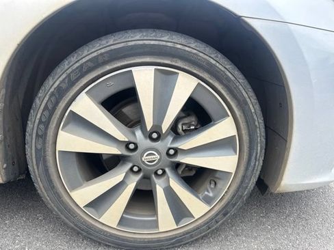 Used 2016 Nissan Sentra SL FWD image 16