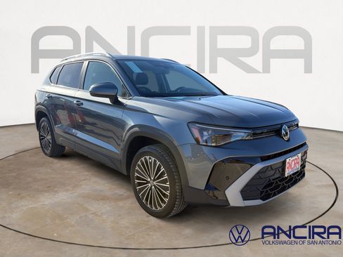 New 2026 Volkswagen Taos SE FWD image 1