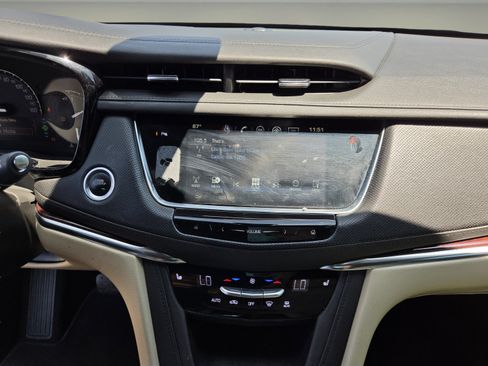 Used 2019 Cadillac XT5 Luxury w/ LPO, Radiant Package FWD image 14
