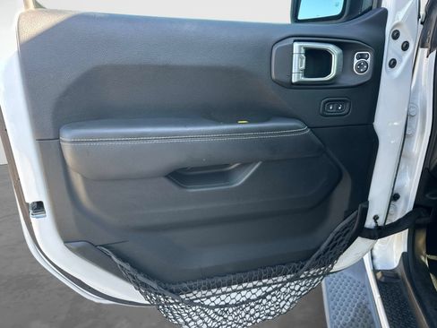Used 2019 Jeep Wrangler Unlimited Sahara AWD/4WD image 15