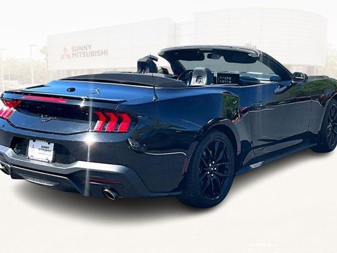 Used 2024 Ford Mustang Convertible image 6