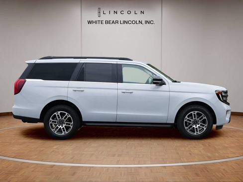 Used 2025 Ford Expedition Active AWD/4WD image 4
