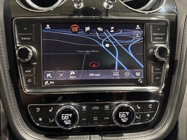 Used 2017 Bentley Bentayga AWD/4WD image 65