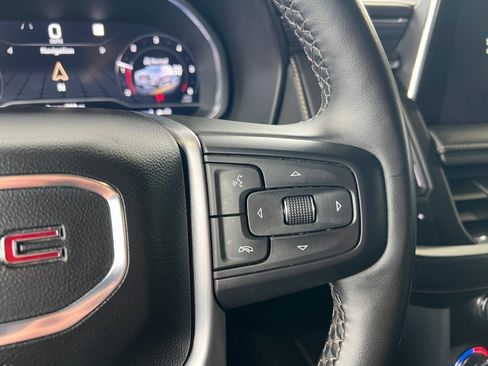 Used 2023 GMC Yukon XL SLT image 29