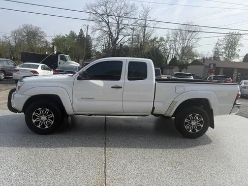 Used 2015 Toyota Tacoma PreRunner w/ SR5 Package image 3