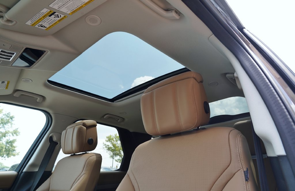 New 2026 Land Rover Discovery Limited Edition AWD/4WD image 13