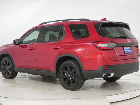 Used 2025 Honda Pilot Black Edition image 7